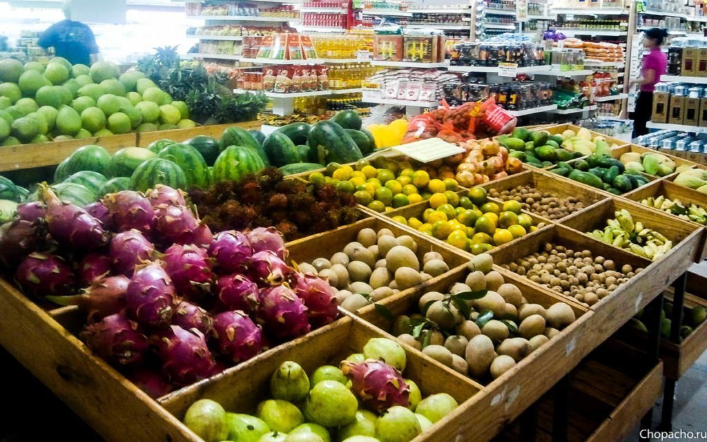 При сучасному розвитку агротехніки важко кого-небудь здивувати свіжими овочами та фруктами, що продаються в будь-який час року в магазинах