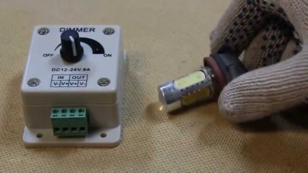 Светорегулятори зі зміною напруга - не   кращий вибір   для низьковольтних лампочок і здатні працювати тільки при 9 і 18 вольтах