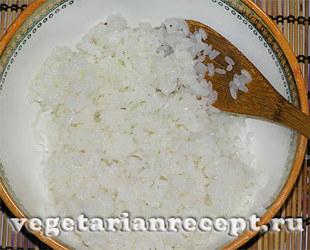 Зварений рис для приготування суші
